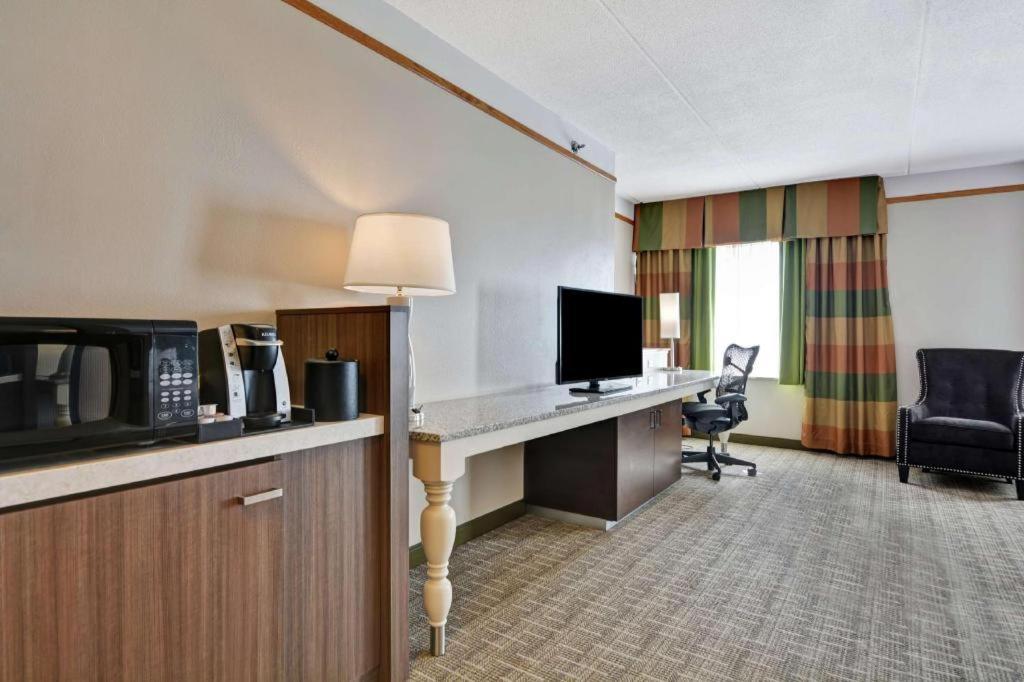 Hilton Garden Inn Appleton/Kimberly Bagian luar foto