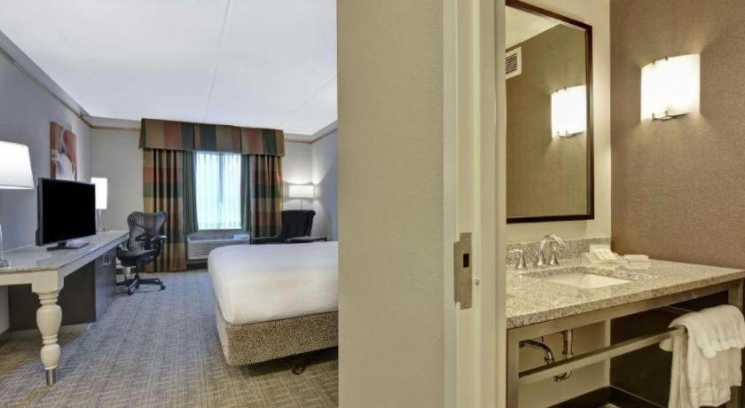 Hilton Garden Inn Appleton/Kimberly Bagian luar foto